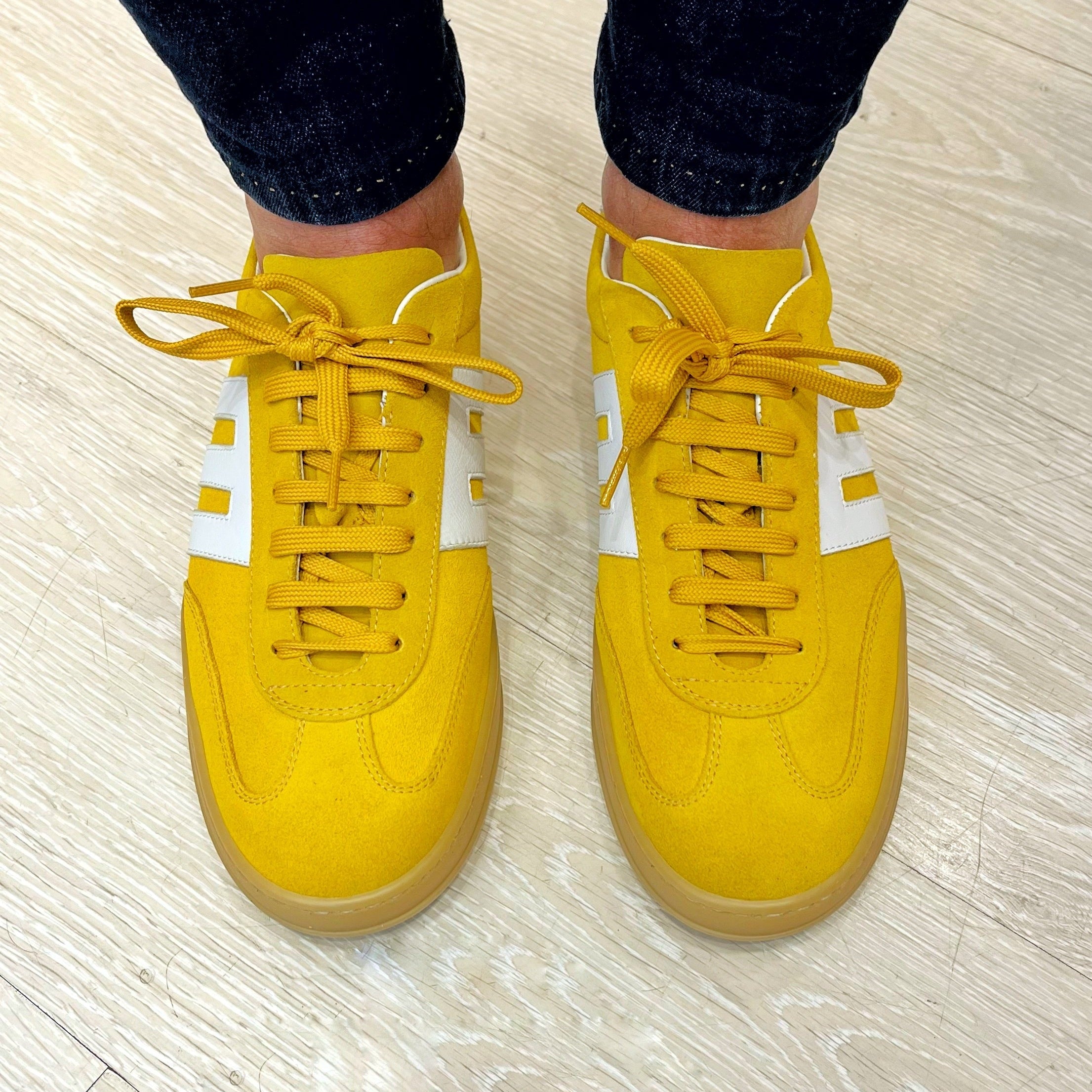 Sneakers giallo in camoscio