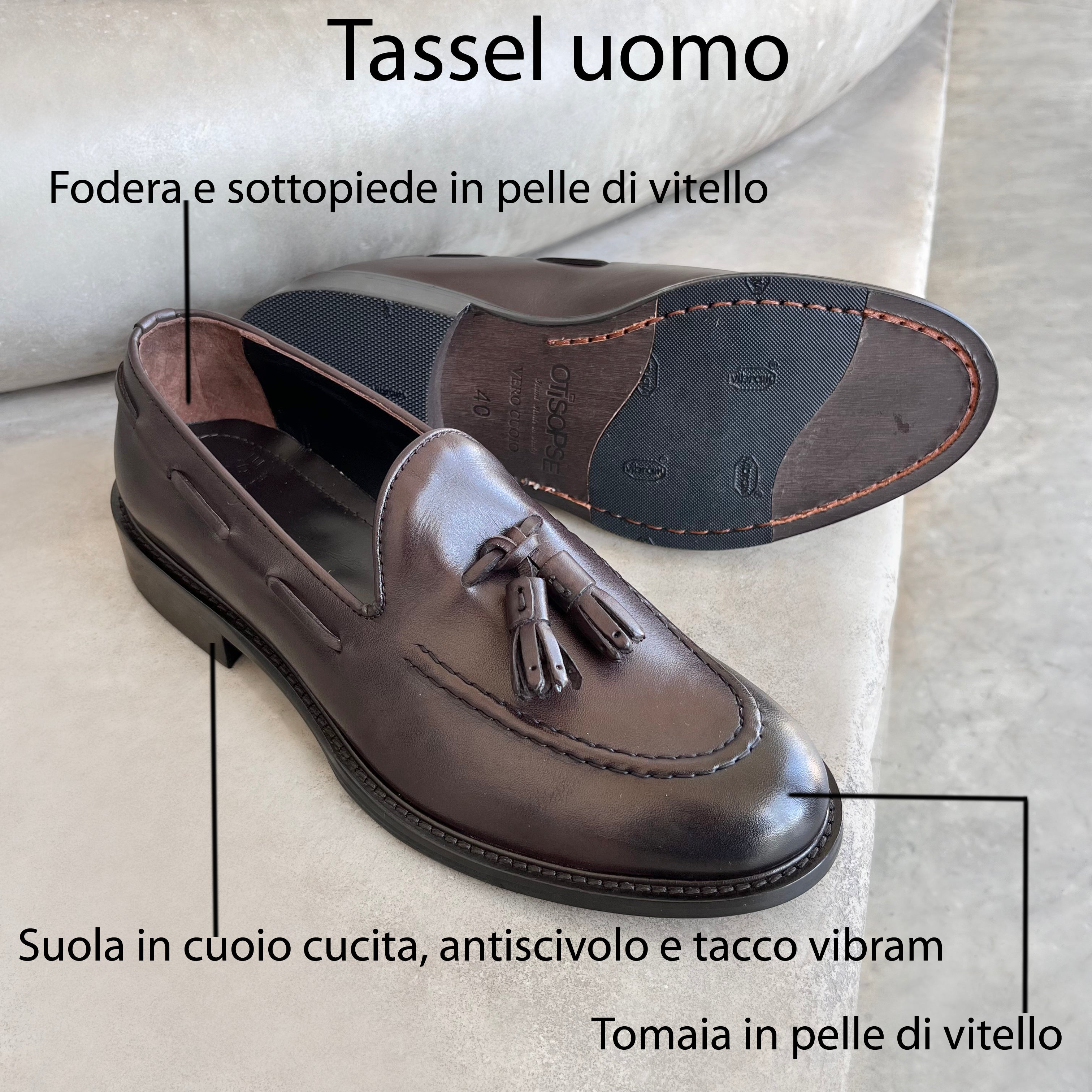 Slippers in dark brown leather