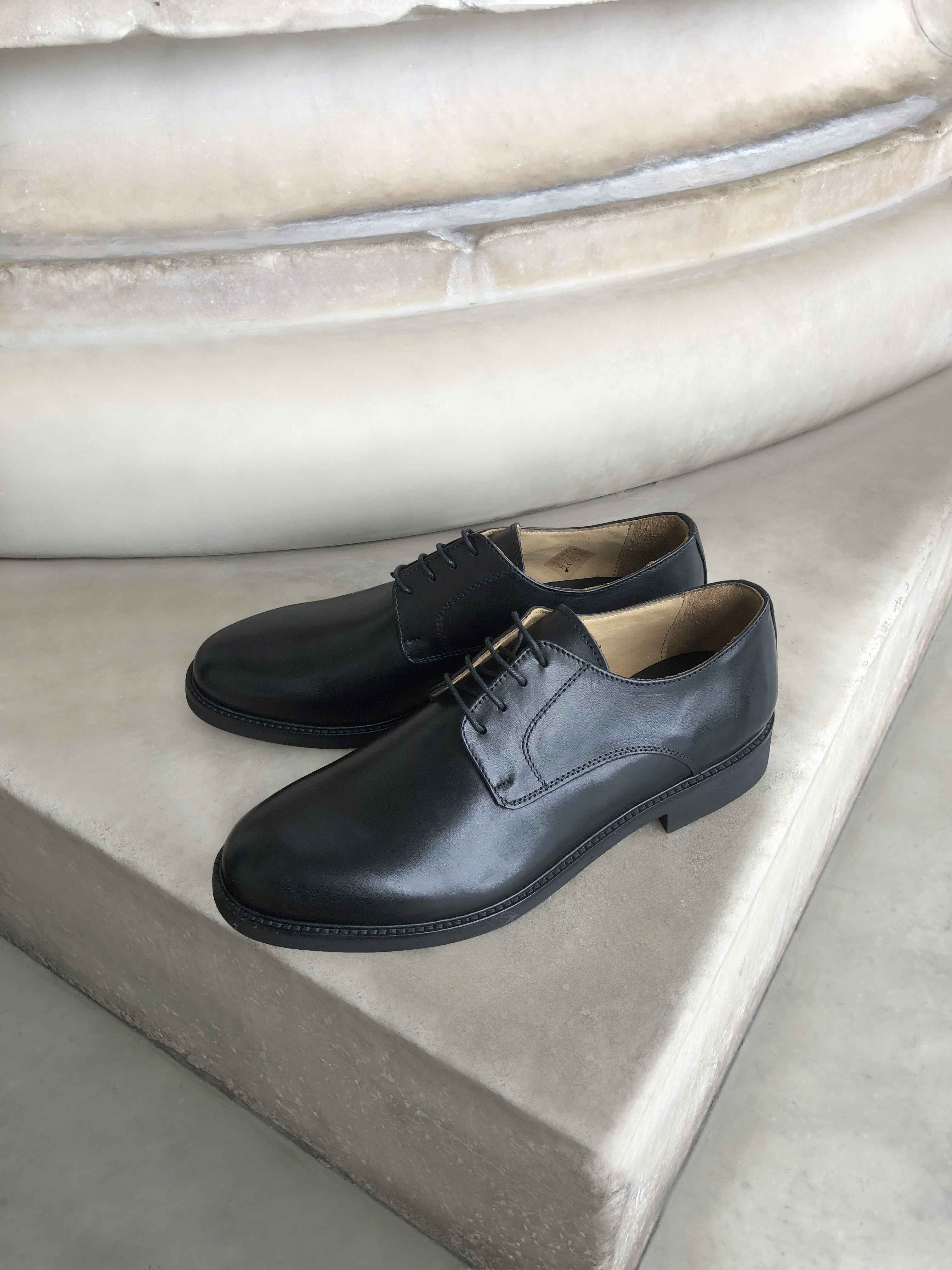 Derby in pelle nero