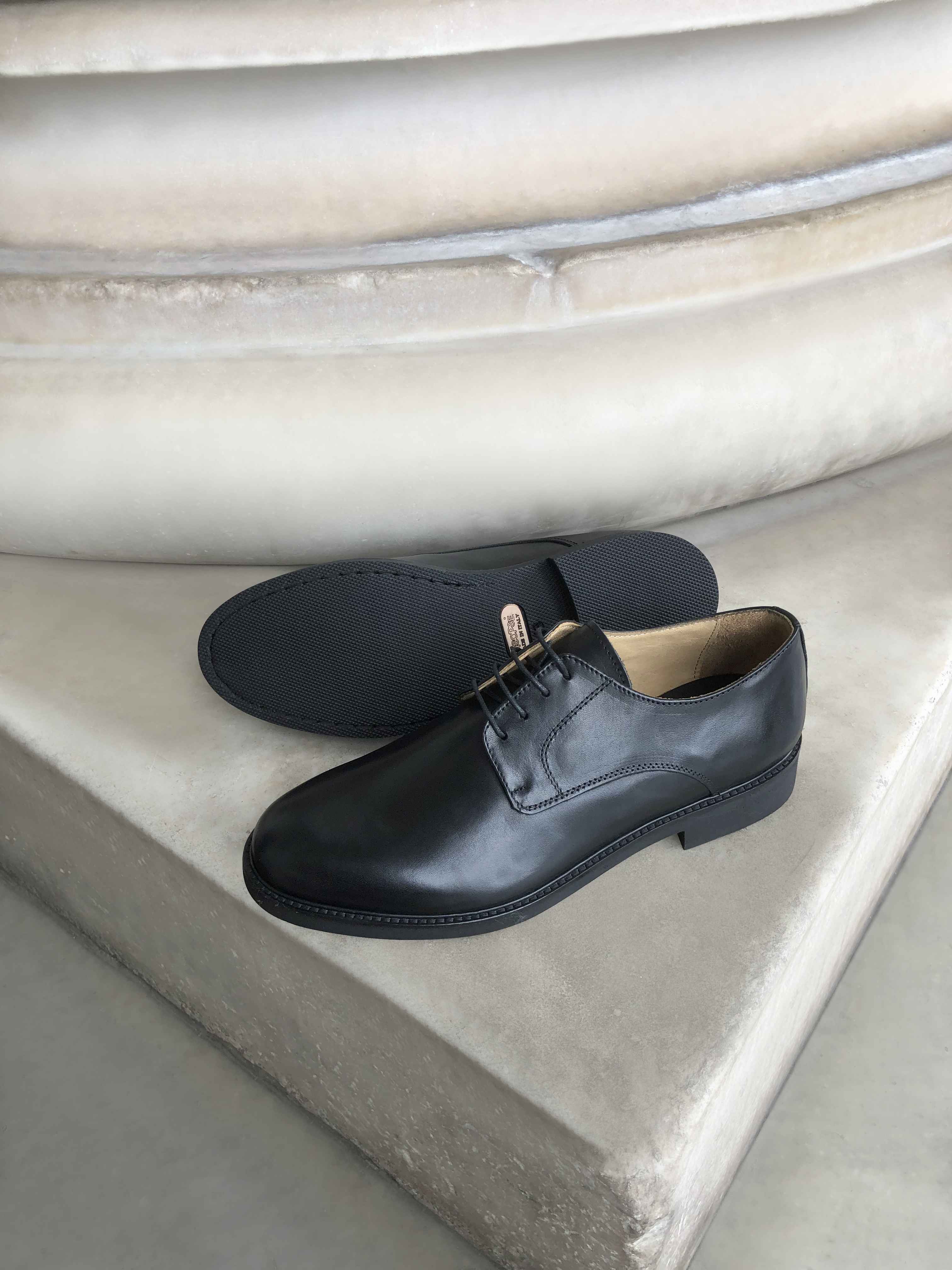 Derby in pelle nero